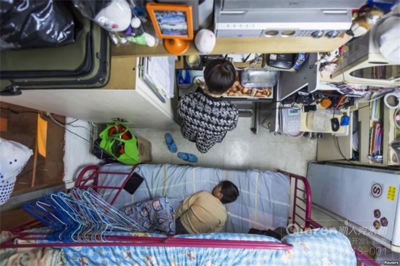 学会这四个姿势，帮你正确评论别人的摄影作品